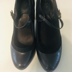 Clark’s bendable heel shoes size 9M